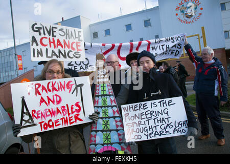 Blackpool, Lancashire, Großbritannien, 9. Februar, 2016. Die Entscheidung über die Genehmigung Shale Gas bohren - oder fracking ist bei dieser Anhörung in Blackpool entschieden werden. Energie Firma Cuadrilla attraktiv ist die Weigerung des Rates, damit Fracking auf zwei Standorte in Plumpton & Roseacre Woods. Das Verfahren, mit dem der Staatssekretär das Ergebnis zu entscheiden, nach der Berufung nach zwei erdstöße im Jahr 2011 Menschen in der Region sind über die umstrittenen Pläne für Shale Gas Exploration besorgt. Stockfoto