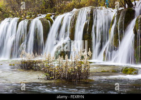 Wasserfall namens Pfeil Bambus ist Naturlandschaft Jiuzhaigou landschaftlich in Sichuan, China Stockfoto