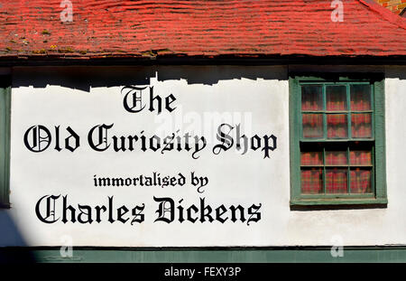 London, England, Vereinigtes Königreich. Die Old Curiosity Shop (13-14 Portsmouth St. WC2A 2ES) behauptete, die Inspiration für den Roman Dickens sein Stockfoto