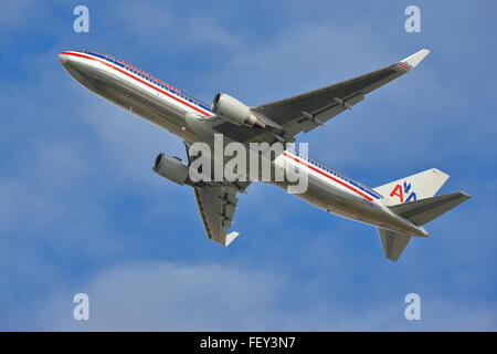 American Airlines Boeing 767-300ER N373AA ausgehend von London Heathrow Airport, Großbritannien Stockfoto