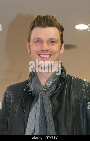 Nick Carter, 9. Februar 2016: Nick Carter kommt am Flughafen Tokio-Narita, Japan. Die Backstreet Boys Mitglied besucht Japan um sein Solo-Album All American zu fördern, die geht auf den Verkauf am 10. Februar in Japan. Der 36 Jahre alte Sänger erscheint auch auf einer Instore-Veranstaltung in Japan zum ersten Mal in 20 Jahren. Bildnachweis: AFLO/Alamy Live-Nachrichten Stockfoto