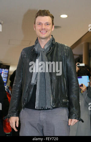 Nick Carter, 9. Februar 2016: Nick Carter kommt am Flughafen Tokio-Narita, Japan. Die Backstreet Boys Mitglied besucht Japan um sein Solo-Album All American zu fördern, die geht auf den Verkauf am 10. Februar in Japan. Der 36 Jahre alte Sänger erscheint auch auf einer Instore-Veranstaltung in Japan zum ersten Mal in 20 Jahren. Bildnachweis: AFLO/Alamy Live-Nachrichten Stockfoto