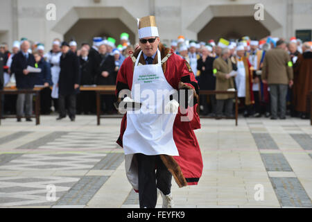 Guildhall Hof, London, UK. 9. Februar 2016. Die Poulters Pancake Race am Faschingsdienstag in Guildhall Hof. Stockfoto