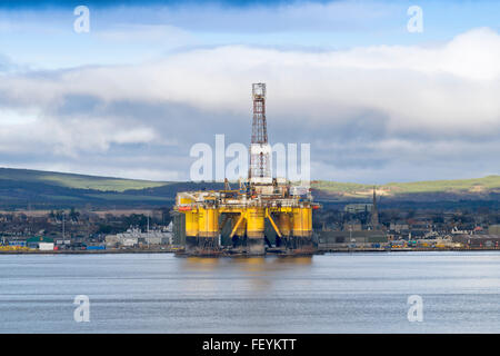 NORDSEE OIL RIG TRANSOCEAN JOHN SHAW UNTERZIEHEN REPARATUREN IN DER NÄHE VON INVERGORDON IM CROMARTY FIRTH SCHOTTLAND Stockfoto