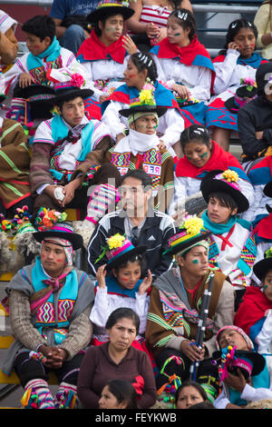 Peruanische Folklore Tanz. Internationales Festival der Volkstänze El Buen Pastor Schule, Gemeinde Los Olivos, Lima, Peru Stockfoto