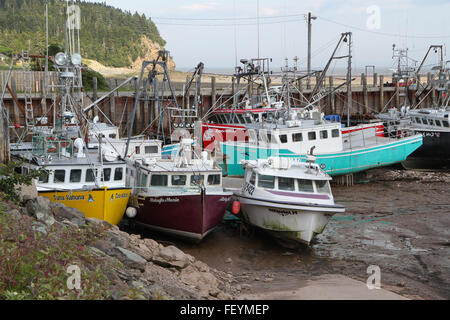 Angelboote/Fischerboote auf dem Boden bei Ebbe Stockfoto