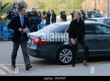 Palma De Mallorca, Spanien. 9. Februar 2016. Spaniens Princess Cristina (R) kommt am Hof mit ihrem Ehemann Inaki Urdangarin, Gericht in Palma De Mallorca zu besuchen. Bildnachweis: Zixia/Alamy Live-Nachrichten Stockfoto