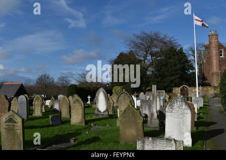 Friedhof von All Saints Parish Church, Thornton Hough, Wirral Stockfoto