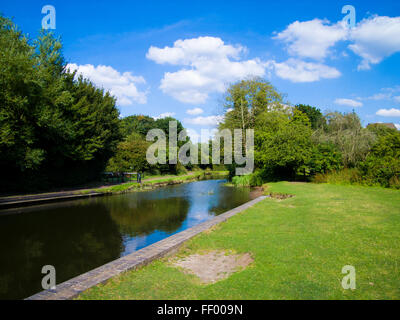 Stourbridge Canal, Glocken Mühle, Staffordshire, England, Vereinigtes Königreich im Sommer Stockfoto