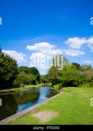 Stourbridge Canal, Glocken Mühle, Staffordshire, England, Vereinigtes Königreich im Sommer Stockfoto