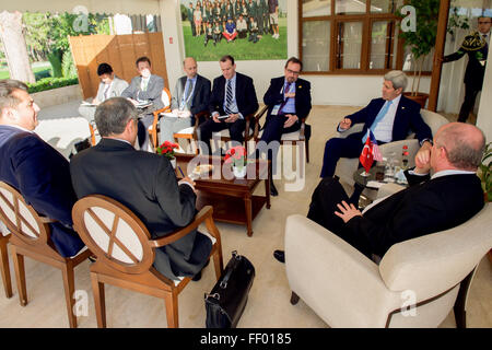 Secretary Kerry, Berater halten bilaterales Treffen mit türkischen Außenminister Sinirlioglu am Rande des G20-Gipfels in Antalya Stockfoto