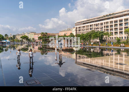 Promenade du Paillon Spiegel Springbrunnen im Zentrum Stadt Stockfoto