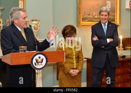 Secretary Kerry Plays der wie Großbritannien Botschafter in den USA Westmacott Bemerkungen anlässlich eines Empfangs in der Botschafter liefert Ehre Stockfoto