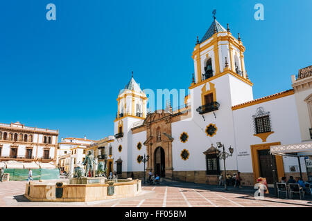 Ronda, Spanien - 19. Juni 2015: Plaza Del Socorro Kirche In Ronda, Spanien. Nuestra Señora del Socorro. Old Spanish Town Stockfoto