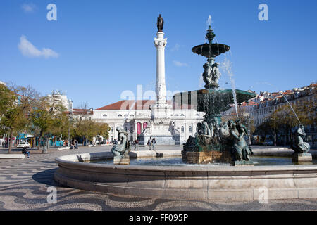 Liberdade in Lissabon, Portugal, Spalte von Dom Pedro IV, barocker Brunnen und Nationaltheater Dona Maria II Stockfoto