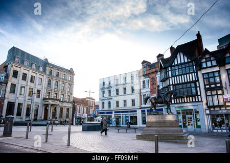 Ansicht von Wolverhampton Stadtzentrum von Queen es Square in den frühen Morgenstunden ohne Verkehr Stockfoto