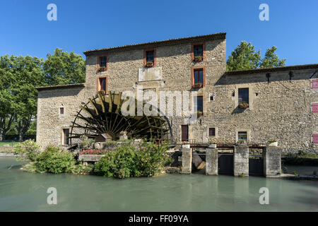 Wasserrad von Saint-Pierre, 19. Jahrhundert, Robion River, Vaucluse, Provence, Luberon, Les Taillades, Canal Saint Julien Stockfoto