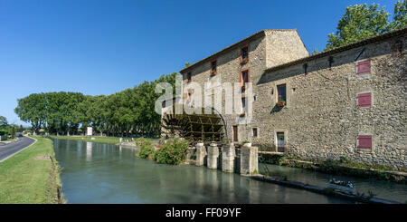 Wasserrad von Saint-Pierre, 19. Jahrhundert, Robion River, Vaucluse, Provence, Luberon, Les Taillades, Canal Saint Julien Stockfoto