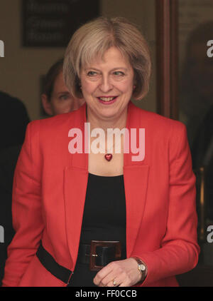 London, UK, 9. Oktober 2015: Home Secretary Theresa May besucht die Frauen in der Welt-Konferenz in London Stockfoto