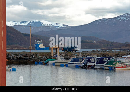 Die Plattform Versorgungsschiff Blue Thunder im Ulstein Fjord. Stockfoto