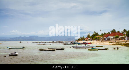 Die meisten Boote verankert in der Nähe des Dorfes werden verwendet, um Algen zu ernten.  Jungutbatu Dorf, Nusa Lembongan, Bali, Indonesien. Stockfoto