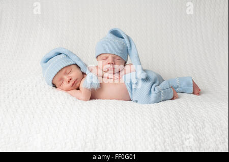 Schlafende Twin Baby Boys Stockfoto
