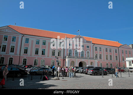 Das estnische Parlament (Riigíkogu) aufbauend auf dem Domberg, Tallinn, Estland. Stockfoto