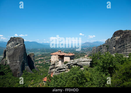 Das heilige Kloster Rousanou/St. Barbara in Meteora - Komplex der östlich-orthodoxen Klöster, Griechenland Stockfoto