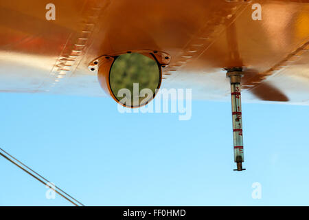 Unterseite des Flügels von 1942 Boeing Stearman 75 Bi-plane Stockfoto