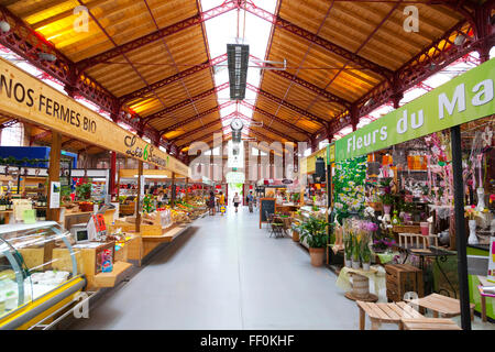 Im Inneren der überdachte Markt Halle Colmar, Elsass, Frankreich Stockfoto