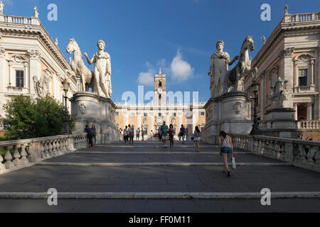 Treppe in den Kapitolinischen Museen (Musei Capitolini) auf der Piazza del Campidoglio in Rom, Italien Stockfoto