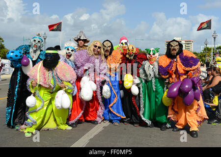 Gruppe der modernen Version des VEJIGANTES während des Karnevals in Ponce, Puerto Rico. US-Territorium. Februar 2016 Stockfoto