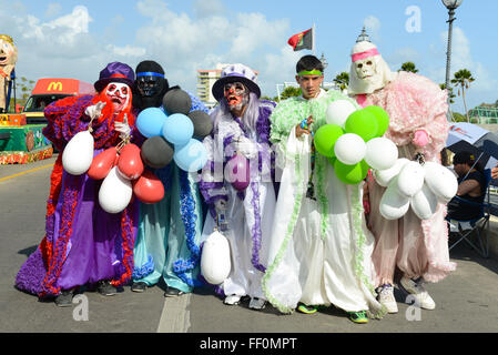 Gruppe der modernen Version des VEJIGANTES während des Karnevals in Ponce, Puerto Rico. US-Territorium. Februar 2016 Stockfoto