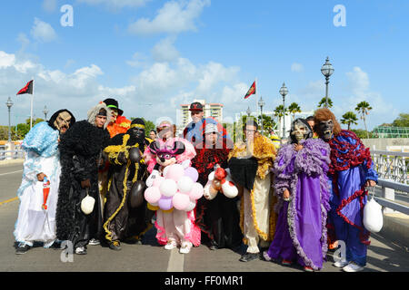 Gruppe von VEJIGANTES während des Karnevals in Ponce, Puerto Rico. US-Territorium. Februar 2016 Stockfoto