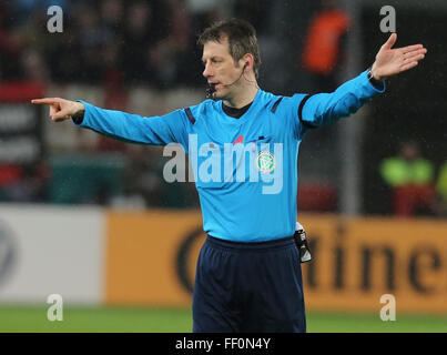 Leverkusen, Deutschland. 9. Februar 2016. Fußball, Deutsch Soccer Cup, zuletzt acht, Leverkusen, 9. Februar 2016, Bayer 04 Leverkusen - SV Werder Bremen: Schiedsrichter Wolfgang Stark.         Bildnachweis: Jürgen Schwarz/Alamy Live-Nachrichten Stockfoto