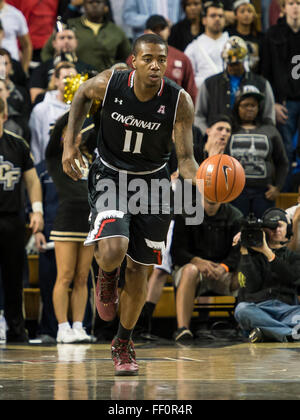 Orlando, FL, USA. 9. Februar 2016. Cincinnati weiterleiten Gary Clark (11), während der 1. Hälfte Mens NCAA Basketball-Spiel Action zwischen die Cincinnati Bearcats und UCF Knights im CFE Arena in Orlando, FL. Romeo T Guzman/CSM/Alamy Live News gesehen Stockfoto