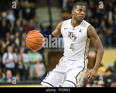 Orlando, FL, USA. 9. Februar 2016. UCF guard Daiquan Walker (4) während der 2. Hälfte Mens NCAA Basketball Spiel-Aktion zwischen die Cincinnati Bearcats und UCF Knights gesehen. Cincinnati besiegte UCF 69-51 am CFE Arena in Orlando, FL. Romeo T Guzman/CSM/Alamy Live News Stockfoto