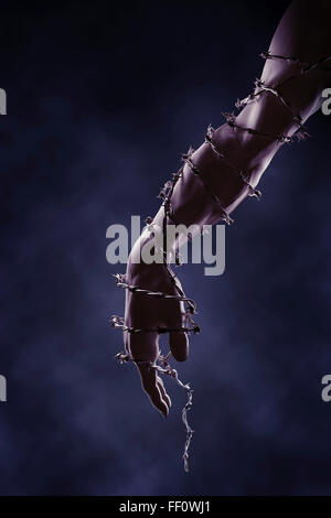 Arm und Hand in Stacheldraht gewickelt Stockfoto