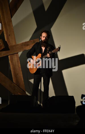 NEW YORK, NY - Februar 03: Musik-Performance auf dem Laufsteg bei der Modenschau von Billy Reid während der New York Fashion Woche Männer Fa Stockfoto