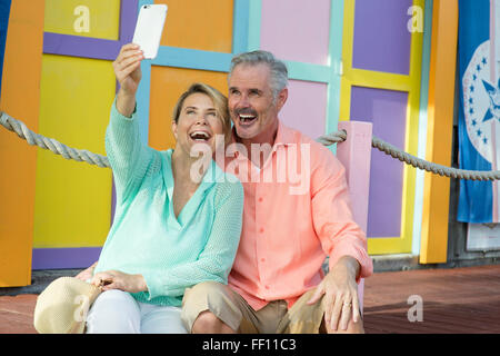 Ältere kaukasischen paar nehmen selfie Stockfoto
