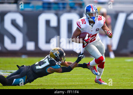 Jacksonville, FL, USA. 30. November 2014. New York Giants Wide Receiver Rueben Randle (82) entzieht Jacksonville Jaguars Cornerback Dwayne Gratz (27), während ein NFL-Spiel im EverBank Field am 30. November 2014 in Jacksonville, Florida. Die Jaguars gewann 25-24.ZUMA Presse/Scott A. Miller © Scott A. Miller/ZUMA Draht/Alamy Live News Stockfoto