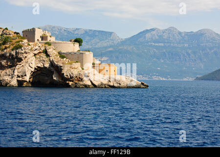 Montenegro-Befestigungen am Eingang zur Bucht von Herceg Novi, Dörfer, Berge, Mamula, Festung, Lustica Halbinsel, Montenegro Stockfoto