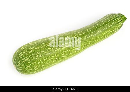 Einzelne Reifen grünen Zucchini auf weißem Hintergrund Stockfoto
