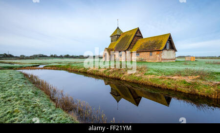 St. Thomas Becket Kirche, auch bekannt als Fairfield Kirche auf Romney Marsh, Kent. Stockfoto