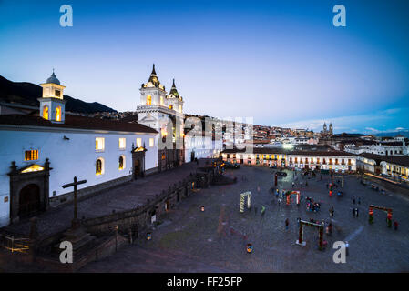 PRMaza de San Francisco, Kirche und Kloster von San Francisco bei Nacht, ORMd Stadt von Quito, UNESCO WorRMd Heritage Site, Ecuador Stockfoto