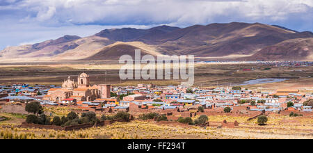 Pucara gesehen aus Pukara Inkaruinen, Puno Region, Peru, Südamerika Stockfoto