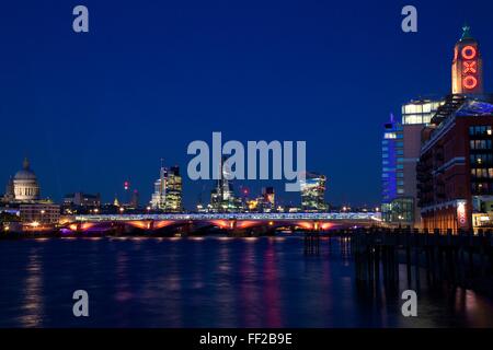 St. Pauls Cathedral, Blackfriars Bridge und Themse in der Abenddämmerung mit Walkie-talkie, Cheesegrater, London, England, UK Stockfoto