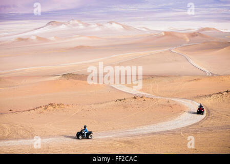 Quadbiking in Paracas NationaRM Reserve (Reserva NacionaRM de Paracas), Ica, Peru, Südamerika Stockfoto