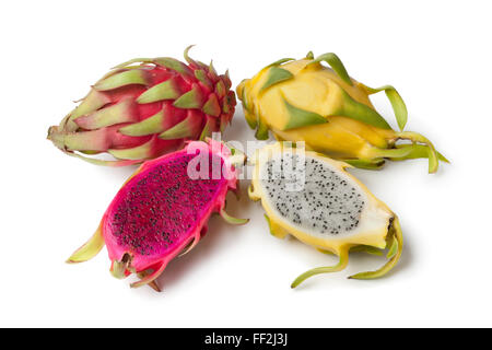 Frische gelbe Pitaya und rosa Costa Rica Pitaya auf weißem Hintergrund Stockfoto