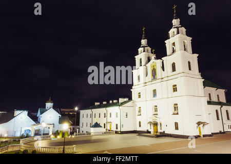 Die Kathedrale des Heiligen Geistes In Minsk - die wichtigsten orthodoxen Kirche von Weißrussland (Minsk) In Nacht Stockfoto